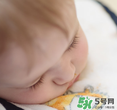 磨牙餅干幾個(gè)月寶寶能吃？磨牙餅干幾個(gè)月吃？