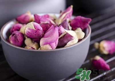 黑枸杞和玫瑰花可以一起泡水喝嗎？玫瑰花黑枸杞泡著喝有什么功效