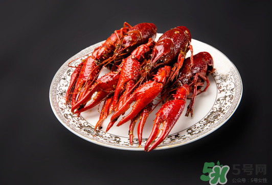 做麻辣小龍蝦放什么調(diào)料？麻辣小龍蝦可以放什么菜？