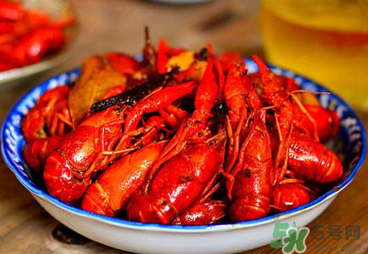 麻辣小龍蝦不能和什么一起吃？麻辣小龍蝦哪些人不能吃？