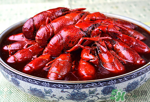 麻辣小龍蝦不能和什么一起吃？麻辣小龍蝦哪些人不能吃？