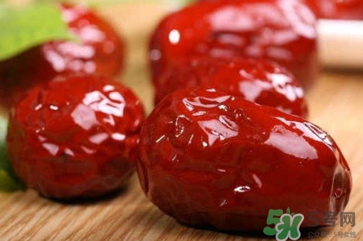 黑枸杞可以和紅棗一起泡嗎？紅棗能和黑枸杞一起吃嗎