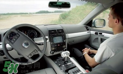 李彥宏坐無人駕駛汽車上五環(huán) 無人駕駛汽車什么時(shí)候上市？