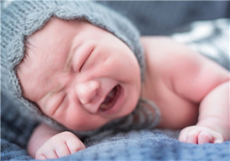 寶寶牙床上有小白點是怎么回事？寶寶牙床上的白點是什么？