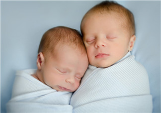 新生兒吃母乳需要喝水嗎？新生兒需不需要要喝水？