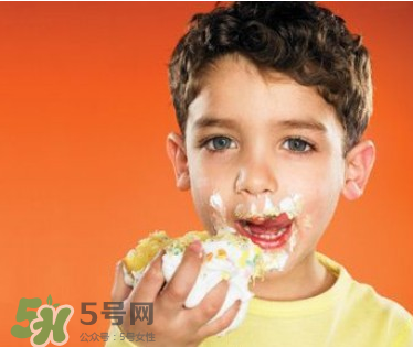 寶寶愛(ài)吃甜食智力會(huì)下降嗎？?jī)和瘣?ài)吃糖會(huì)影響智力嗎？