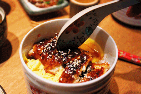 鰻魚飯好吃嗎？鰻魚飯有刺嗎？