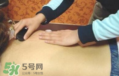 刮痧出現(xiàn)黑紫說明什么？感冒刮痧刮哪個部位