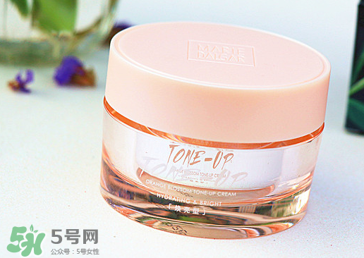 瑪麗黛佳素顏霜和v7哪個好？瑪麗黛佳素顏霜和v7對比