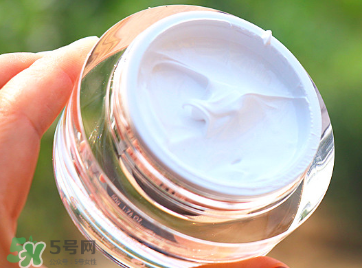 瑪麗黛佳素顏霜和自然堂素顏霜哪個好用？有什么區(qū)別？