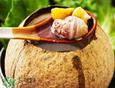 椰子雞里面的耶肉能吃嗎？椰子雞湯底怎麼做