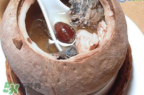 椰子雞里面的耶肉能吃嗎？椰子雞湯底怎麼做