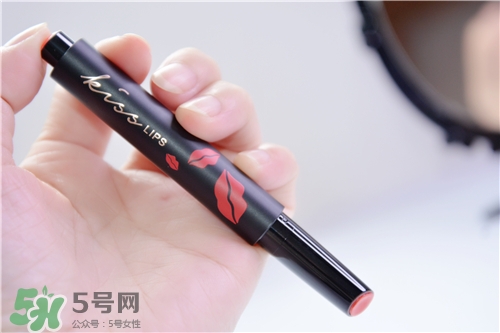 卡姿蘭嘀嗒唇膏怎么用_卡姿蘭嘀嗒唇膏使用方法 卡姿蘭嘀嗒唇膏怎么用_卡姿蘭嘀嗒唇膏使用方法