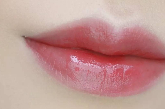 蘭蔻搖搖染唇液哪個顏色好看？蘭蔻搖搖染唇液色號試色