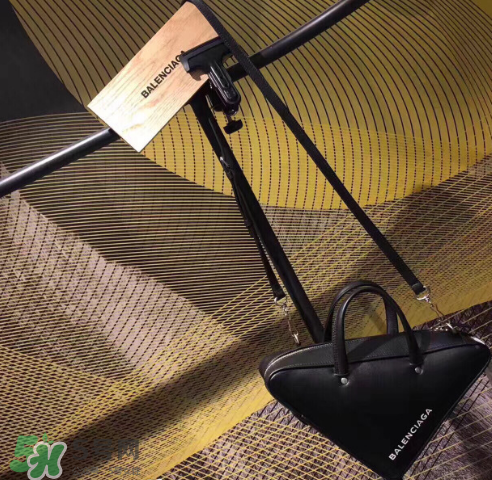 balenciaga三角包尺寸多大？巴黎世家三角形包包尺寸介紹