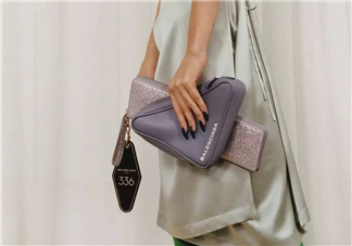 balenciaga三角包尺寸多大？巴黎世家三角形包包尺寸介紹