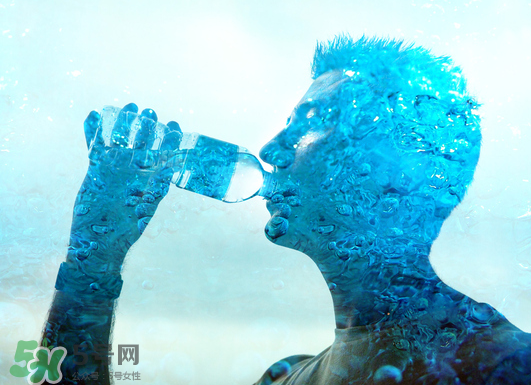 入伏喝什么水好？入伏喝熱水還是冷水？