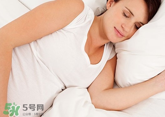 孕婦打噴嚏會嚇著寶寶嗎？孕婦打噴嚏對胎兒有影響嗎？