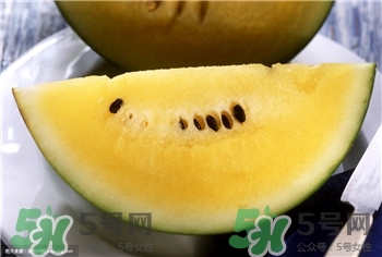 黃瓤西瓜孕婦可以吃嗎?黃西瓜是轉(zhuǎn)基因的嗎? 黃瓤西瓜孕婦可以吃嗎?黃西瓜是轉(zhuǎn)基因的嗎?
