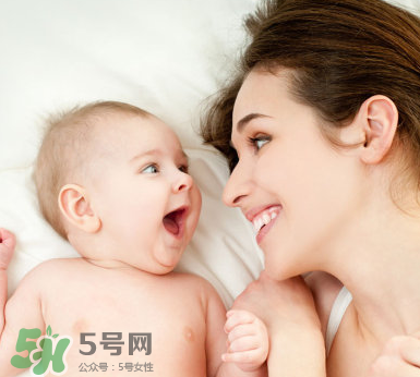 寶寶吐奶和哭有關(guān)系嗎？寶寶哭會(huì)引起吐奶嗎？