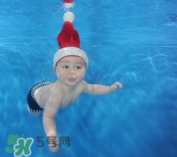 寶寶喜歡玩水怎么辦？寶寶為什么喜歡玩水？