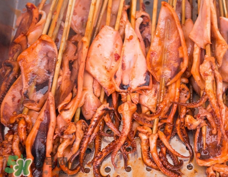 鐵板魷魚(yú)一串成本多少？魷魚(yú)怎么做好吃