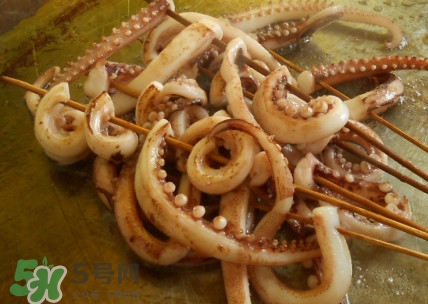 鐵板魷魚有營養(yǎng)嗎？鐵板魷魚對身體有害嗎