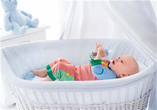 嬰兒吐奶有黃水怎么辦？嬰兒吐奶會吐黃水嗎？