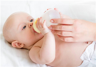 寶寶吐奶和哭有關(guān)系嗎？寶寶哭會(huì)引起吐奶嗎？