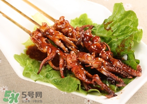 鐵板魷魚(yú)一串成本多少？魷魚(yú)怎么做好吃