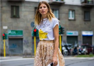 民族風(fēng)裙子配什么上衣？民族風(fēng)裙子怎么搭配上衣？