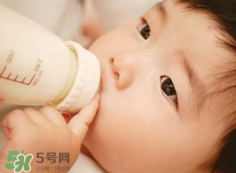 如何戒夜奶寶寶不痛苦？寶寶如何戒夜奶？