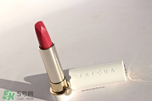 tatcha梅子粉好看嗎？tatcha白管口紅梅子粉試色