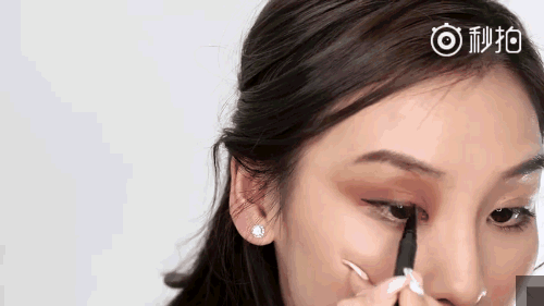 眼影貼怎么用？眼影貼使用方法