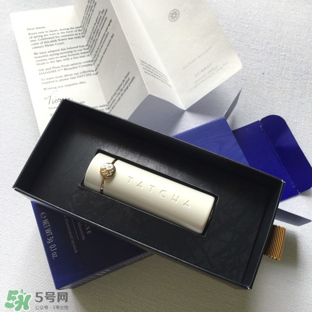 tatcha梅子粉好看嗎？tatcha白管口紅梅子粉試色