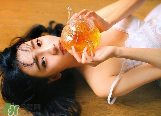 三伏貼能治痛經(jīng)嗎？三伏貼治療痛經(jīng)貼哪里哪個穴位？