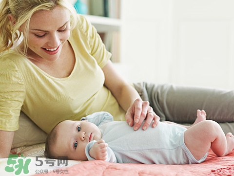 三伏天坐月子可以洗澡嗎？三伏天坐月子可以穿短袖嗎？