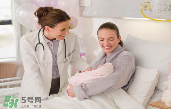 三伏天坐月子可以洗澡嗎？三伏天坐月子可以穿短袖嗎？