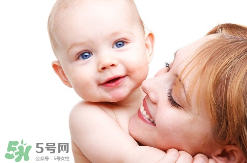 三伏天坐月子可以洗澡嗎？三伏天坐月子可以穿短袖嗎？