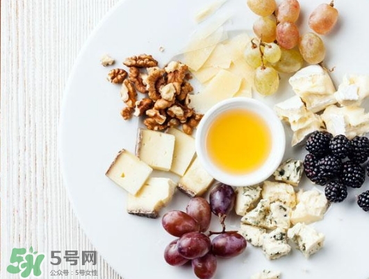 貼三伏貼不能吃什么？三伏貼不能吃什么食物？