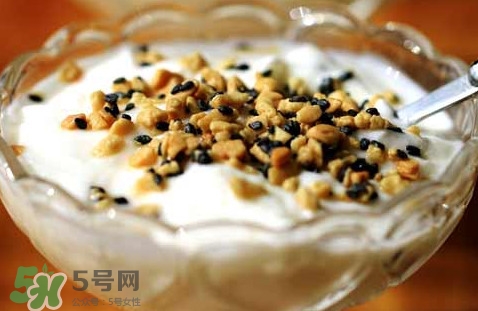 酸奶好吃怎么選？酸奶對(duì)人有哪些好處