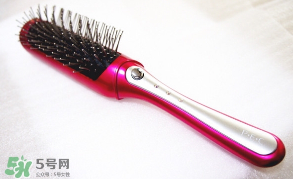 小泉成器音波電動梳怎么用？小泉成器音波震動梳子使用方法