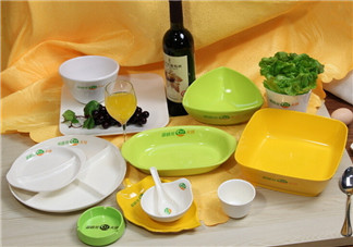 仿瓷碗可以放微波爐嗎？仿瓷餐具能在微波爐里加熱嗎