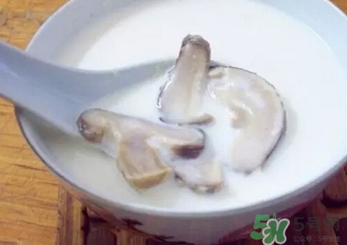 牛奶燉香菇可以治鼻炎嗎？牛奶燉香菇吃了有什么作用？