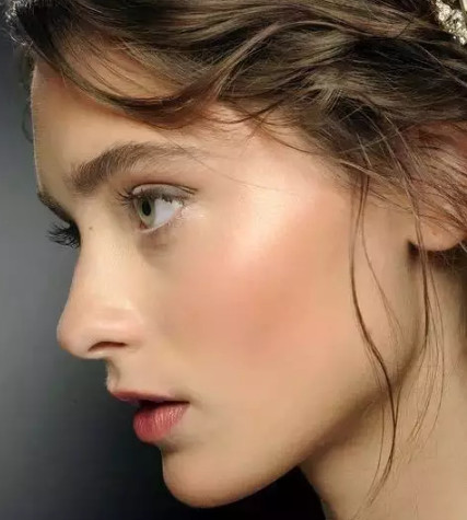 腮紅顏色適合什么膚色 膚色偏黃適合什么顏色的腮紅 腮紅顏色適合什么膚色 膚色偏黃適合什么顏色的腮紅