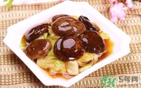 牛奶燉香菇可以治鼻炎嗎？牛奶燉香菇吃了有什么作用？