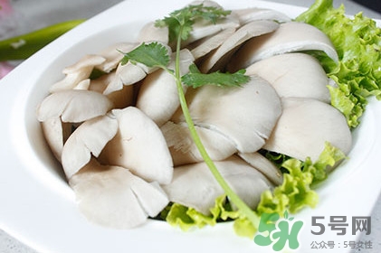 平菇怎么吃最有營養(yǎng)？平菇長白毛還能吃嗎
