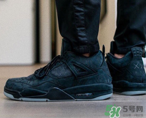 kaws與air jordan 4黑色版本親友限定款什么時(shí)候發(fā)售？