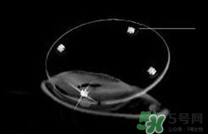 隱形眼鏡干了怎么辦？隱形眼鏡可以用礦泉水泡嗎