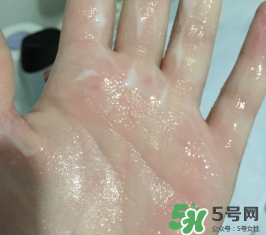 eve女性護理液粉色瓶和藍色瓶有什么區(qū)別？